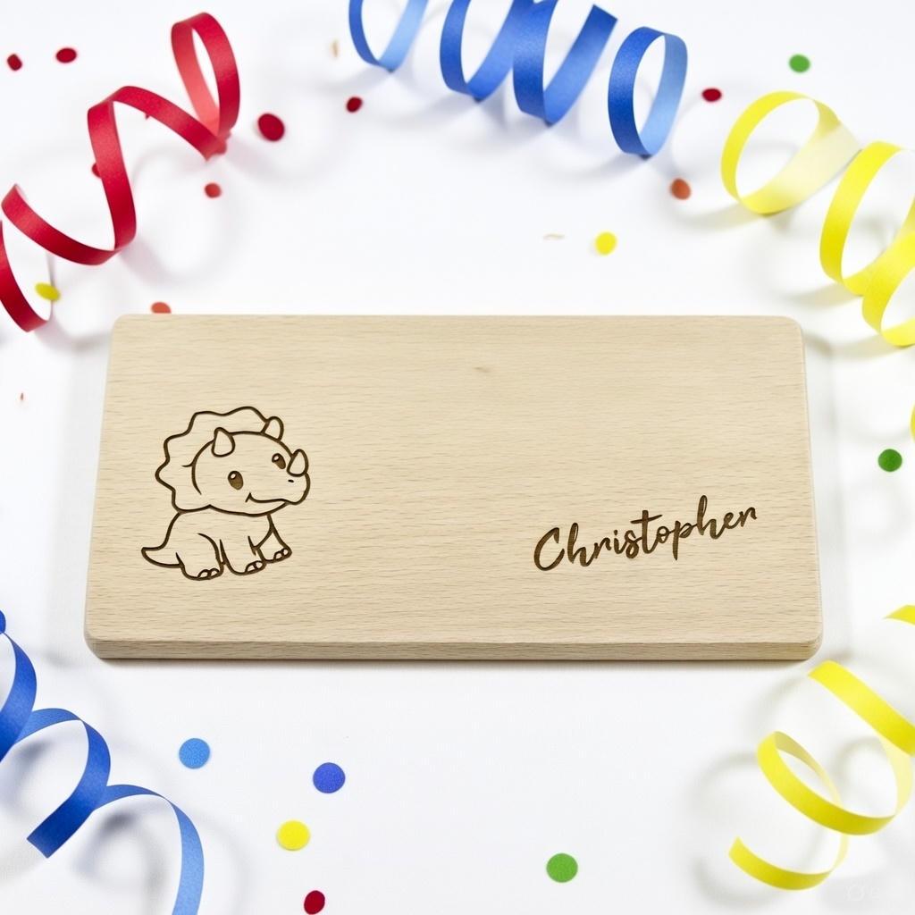 Personalisiertes Frühstücksbrettchen Dino Motiv aus Holz mit Gravur